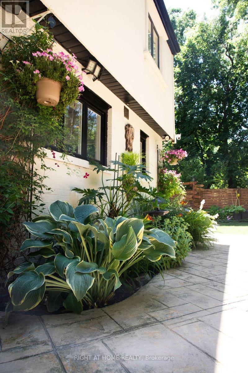 4299 Lakeshore Road, Burlington, ON - Outdoor