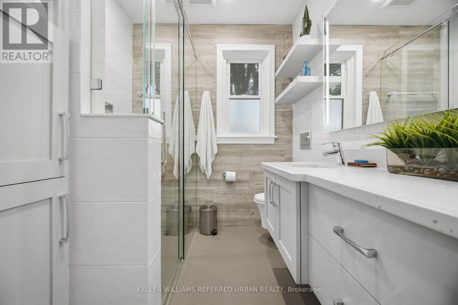 124 Kipling Road, Hamilton, ON - Indoor Photo Showing Bathroom