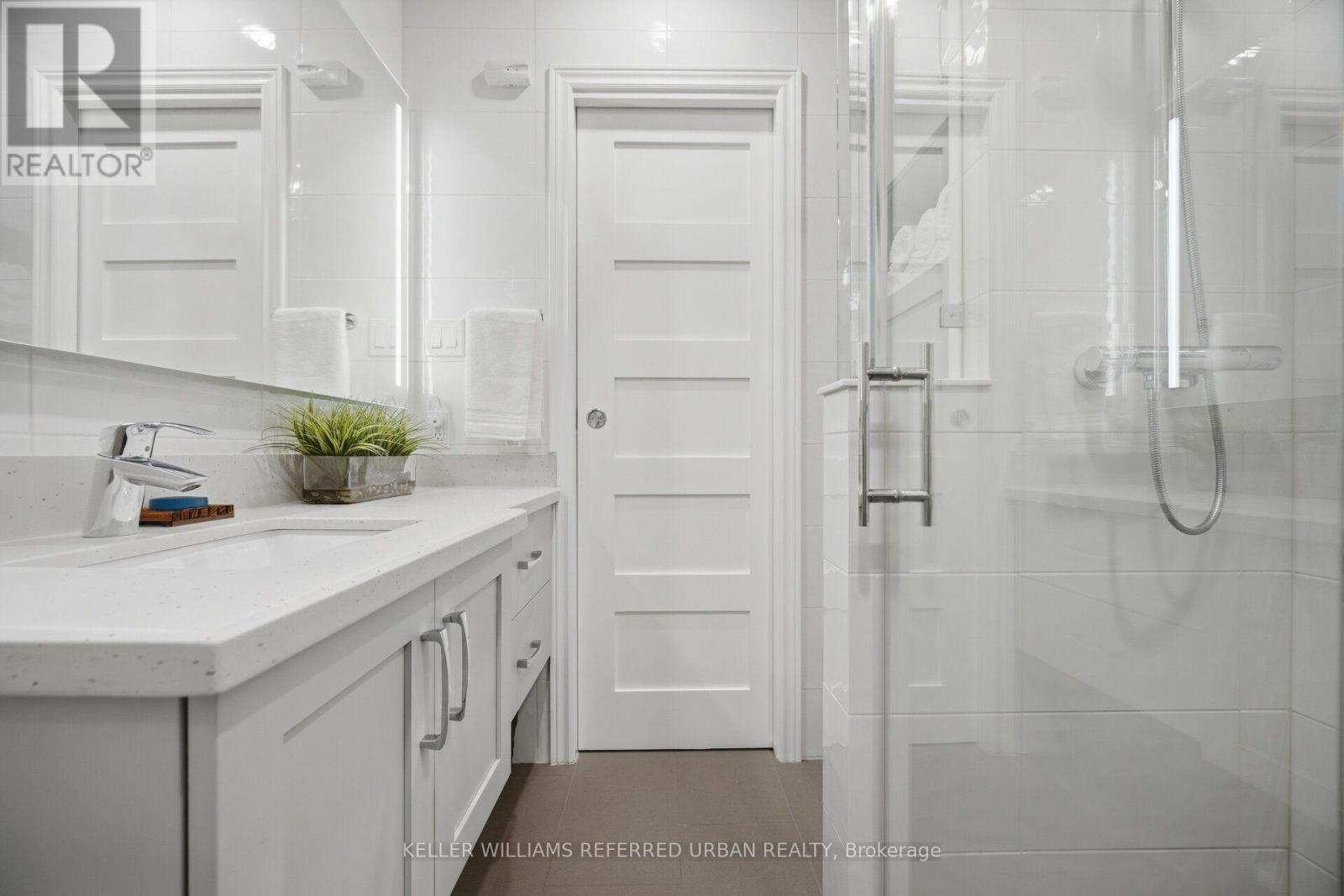 124 Kipling Road, Hamilton, ON - Indoor Photo Showing Bathroom