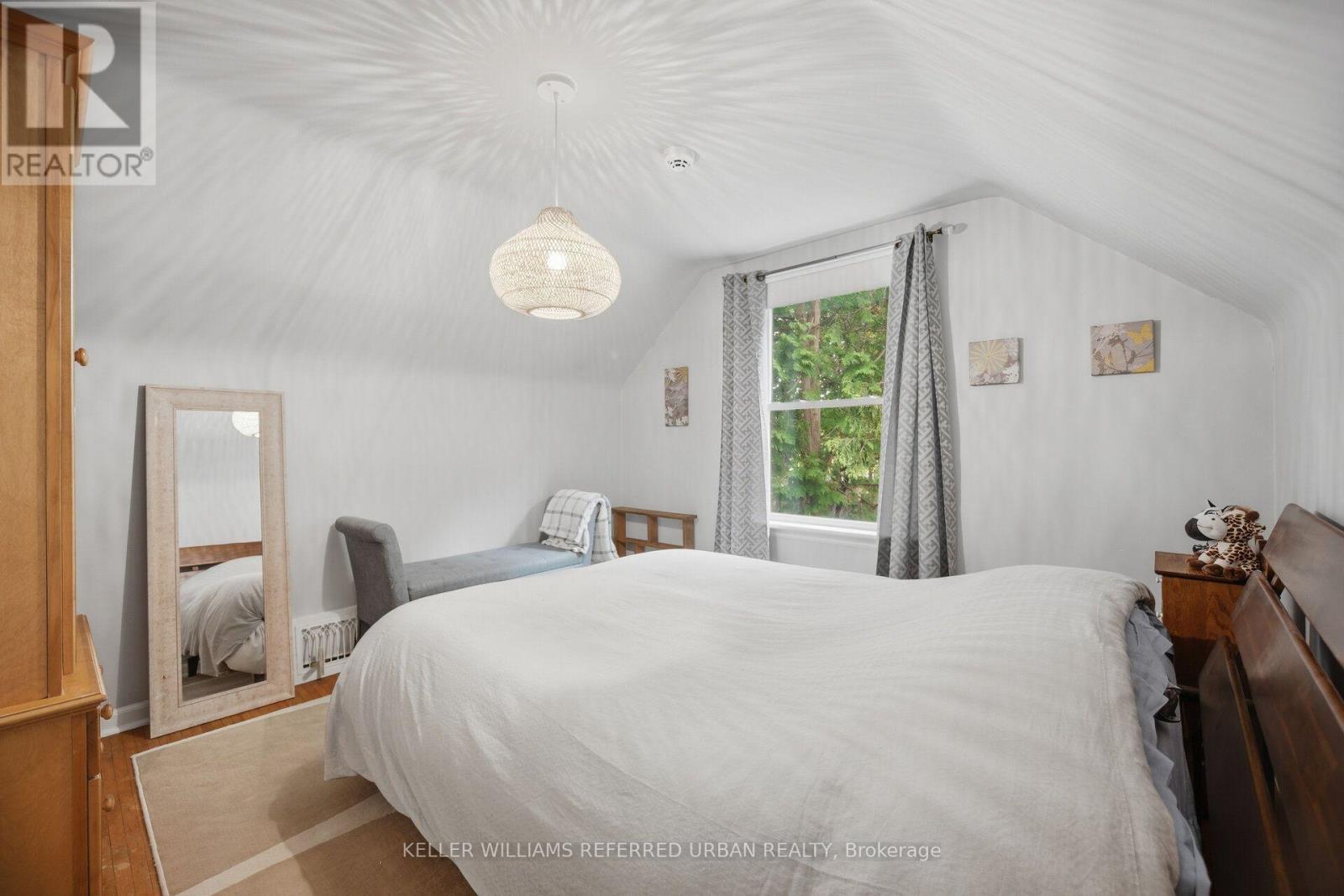 124 Kipling Road, Hamilton, ON - Indoor Photo Showing Bedroom
