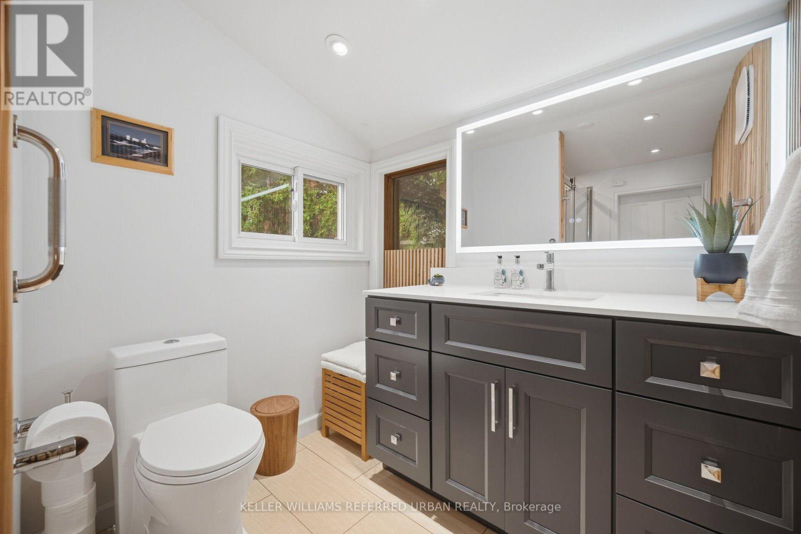 124 Kipling Road, Hamilton, ON - Indoor Photo Showing Bathroom