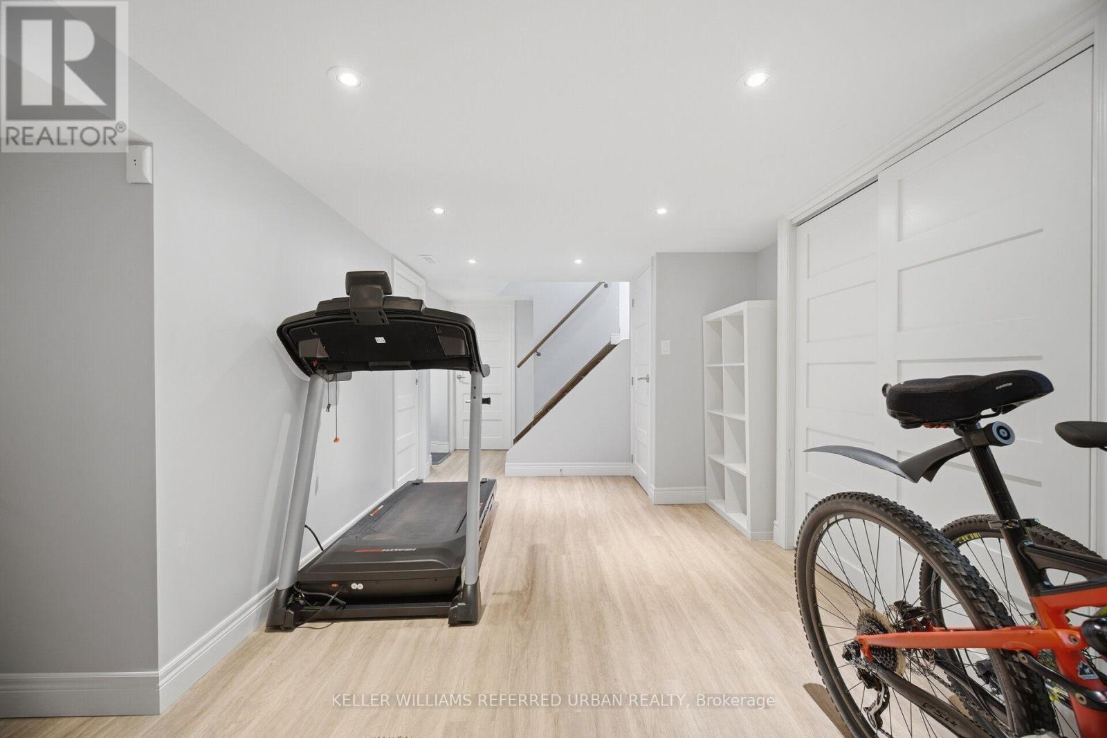 124 Kipling Road, Hamilton, ON - Indoor Photo Showing Gym Room