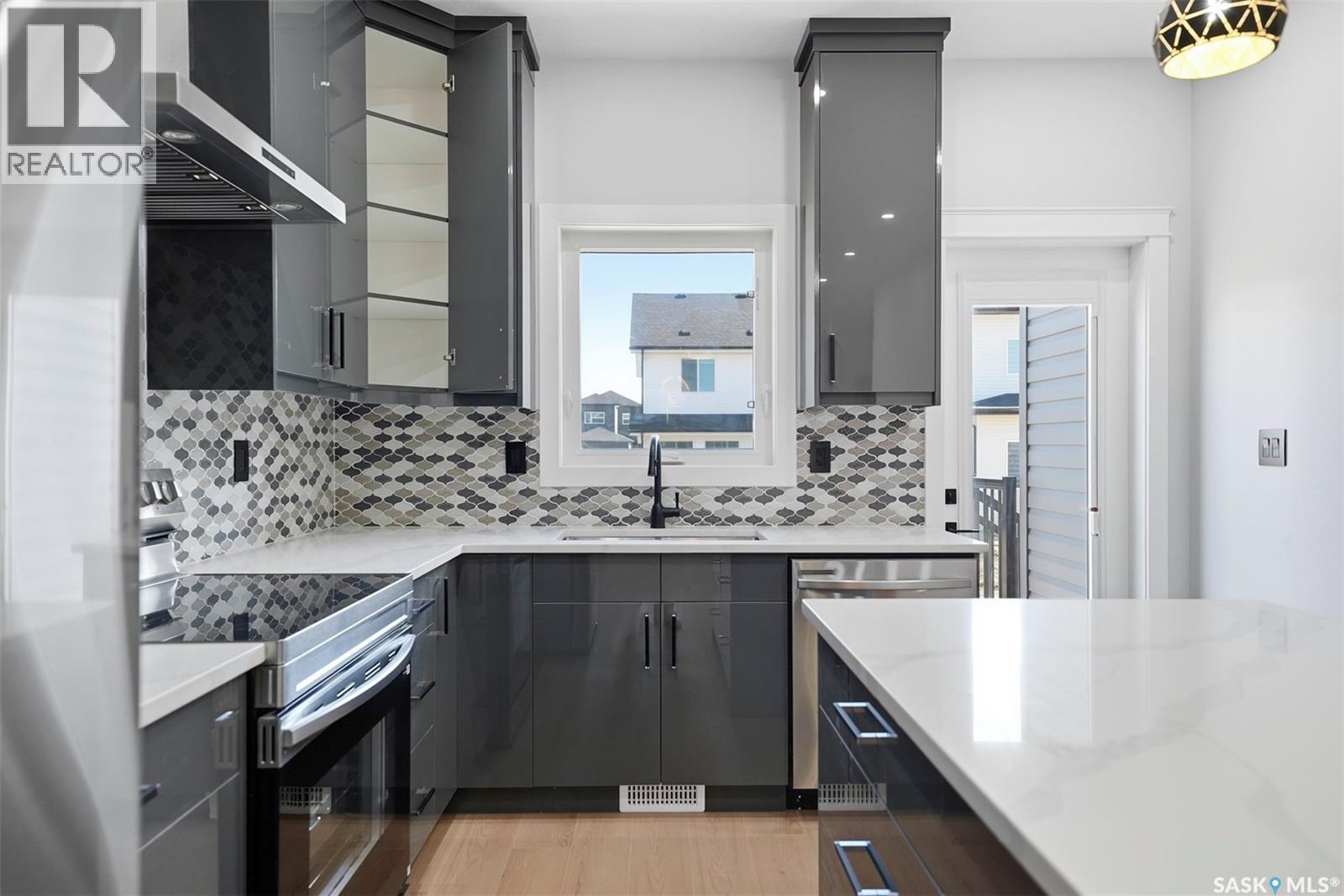 150 Sharma Lane, Saskatoon, SK - Indoor Photo Showing Kitchen With Upgraded Kitchen