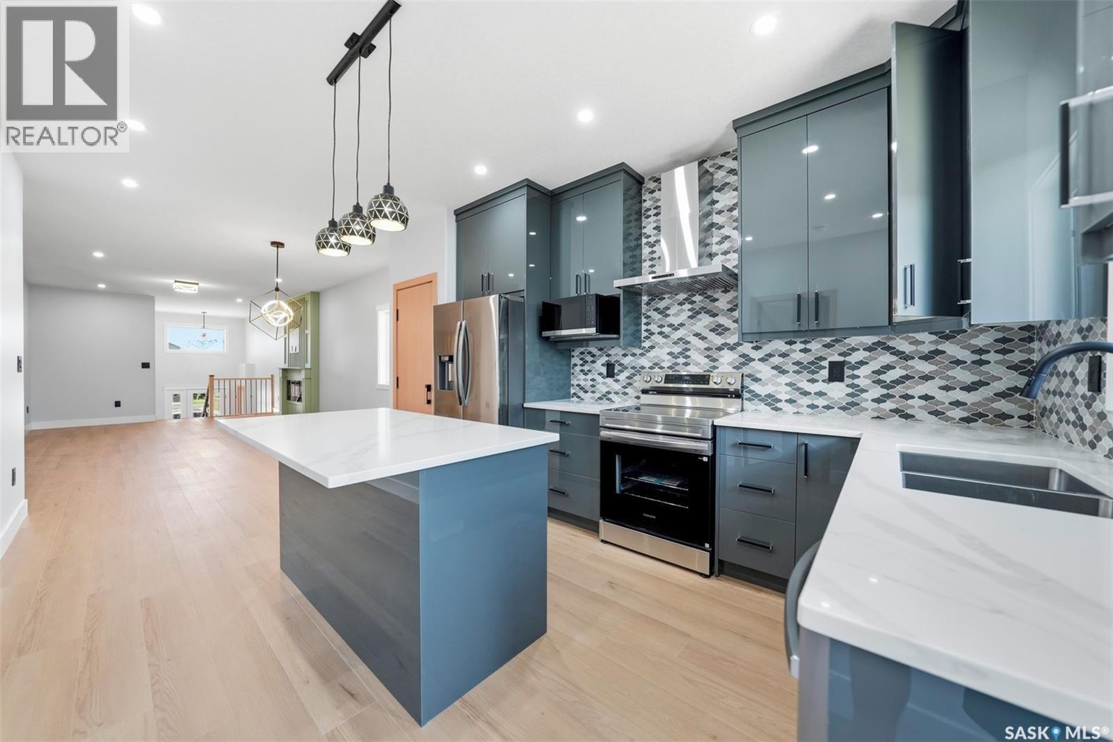 150 Sharma Lane, Saskatoon, SK - Indoor Photo Showing Kitchen With Double Sink With Upgraded Kitchen