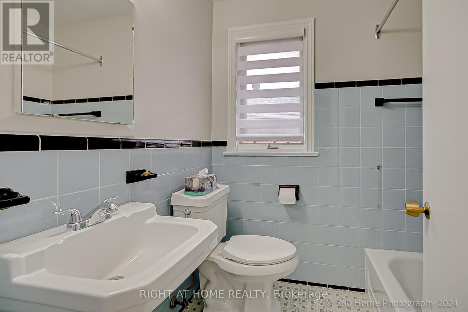19 Martini Drive, Toronto, ON - Indoor Photo Showing Bathroom