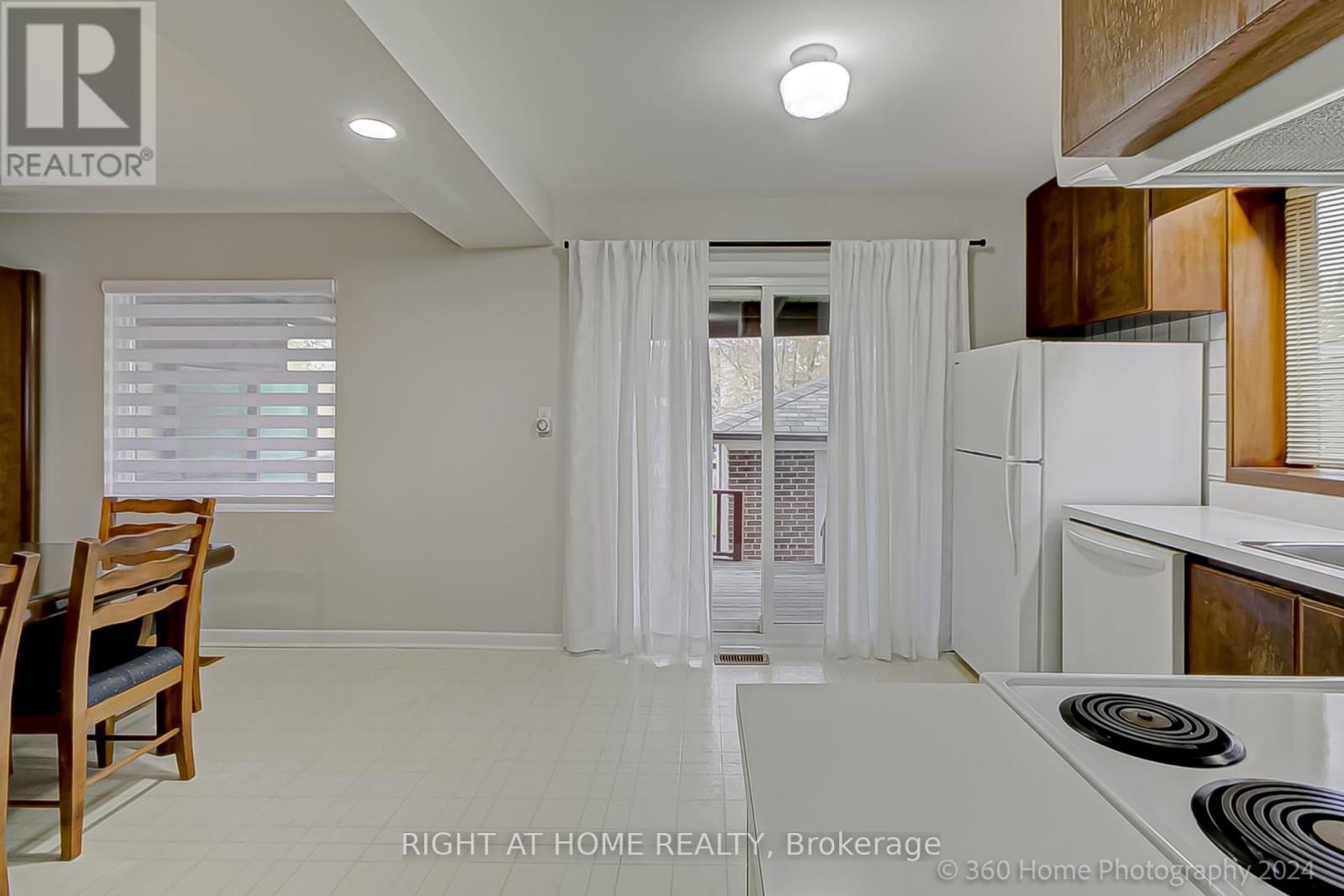 19 Martini Drive, Toronto, ON - Indoor Photo Showing Kitchen