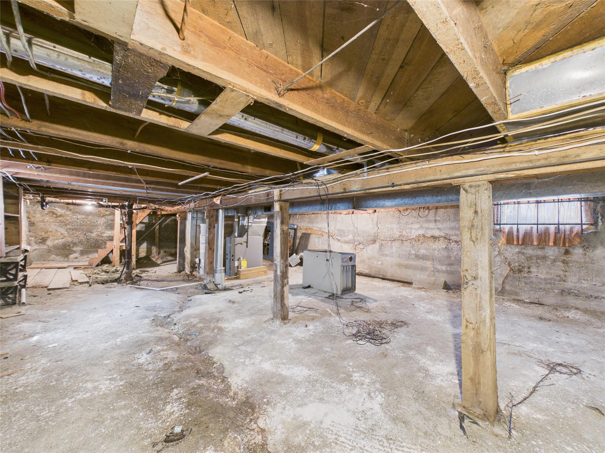 217 6Th Avenue, Cranbrook, BC - Indoor Photo Showing Basement