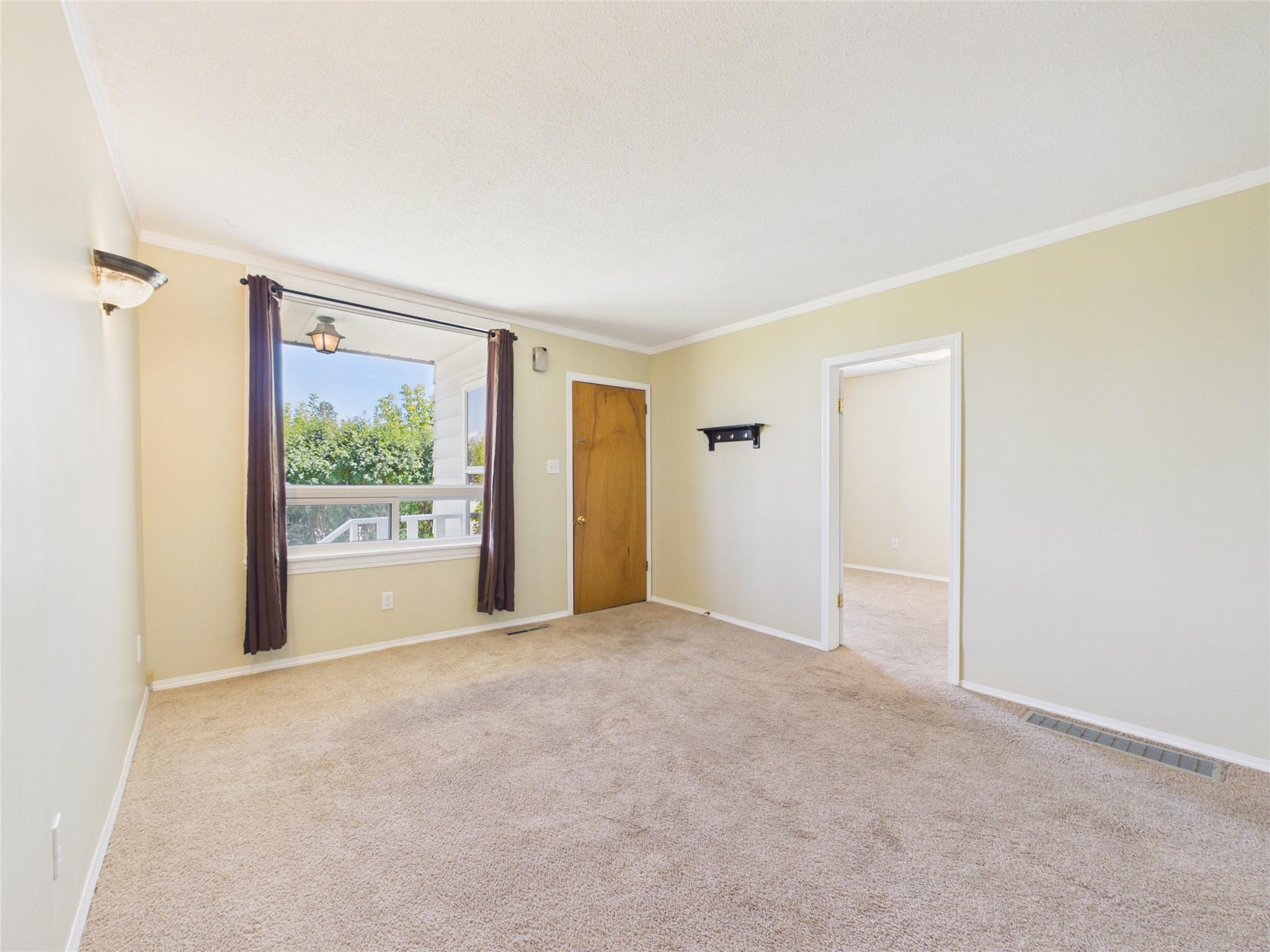 217 6Th Avenue, Cranbrook, BC - Indoor Photo Showing Other Room