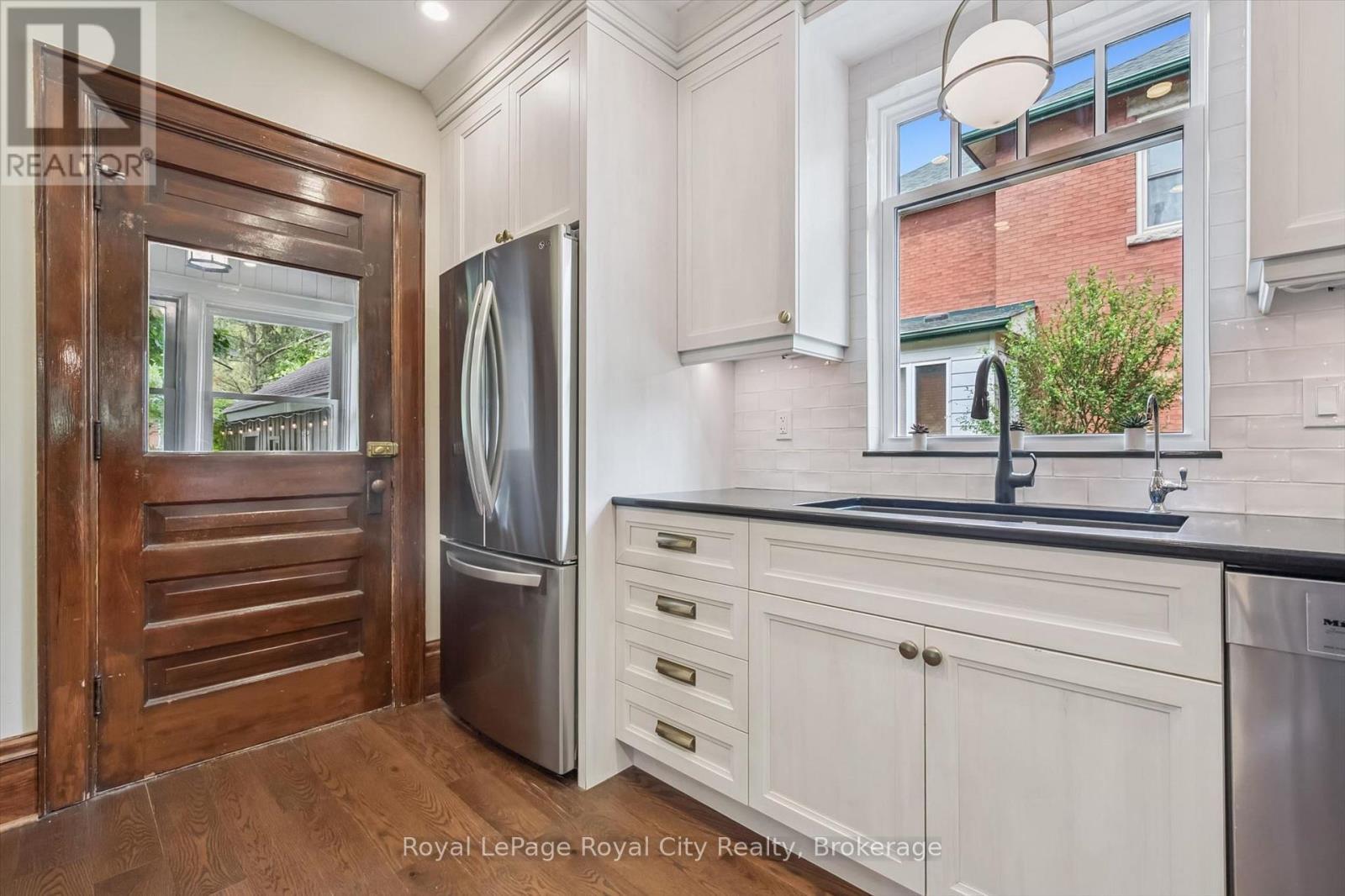83 Durham Street, Guelph (Downtown), ON - Indoor Photo Showing Kitchen