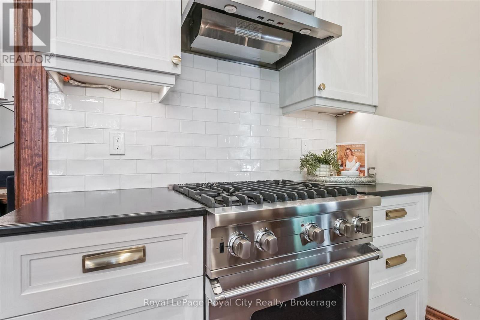 83 Durham Street, Guelph (Downtown), ON - Indoor Photo Showing Kitchen With Upgraded Kitchen