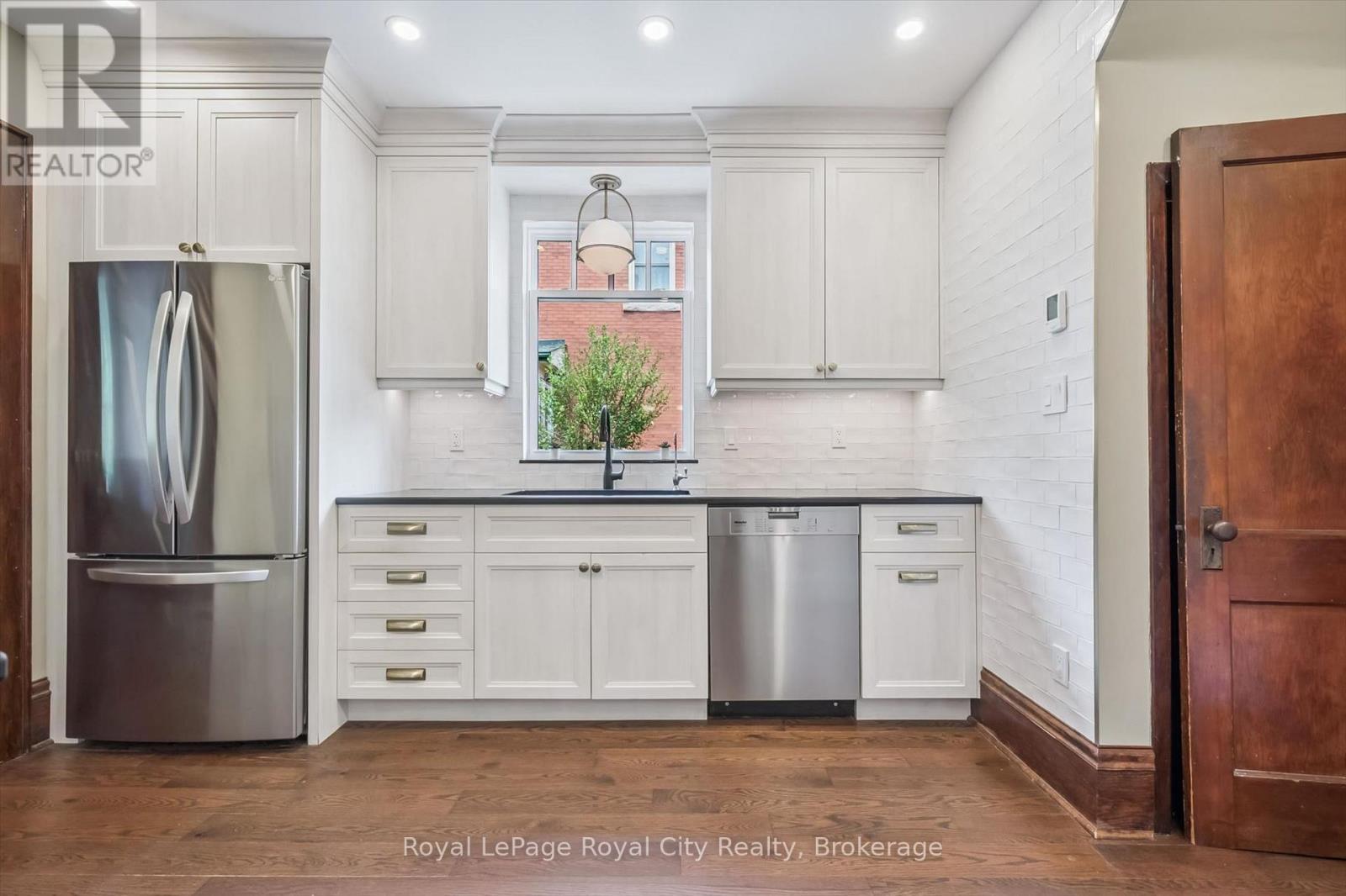 83 Durham Street, Guelph (Downtown), ON - Indoor Photo Showing Kitchen With Upgraded Kitchen