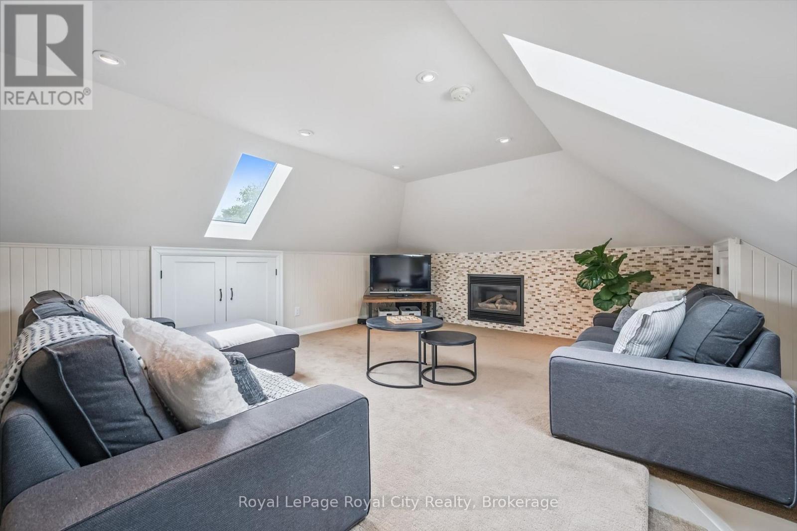 83 Durham Street, Guelph (Downtown), ON - Indoor Photo Showing Living Room With Fireplace