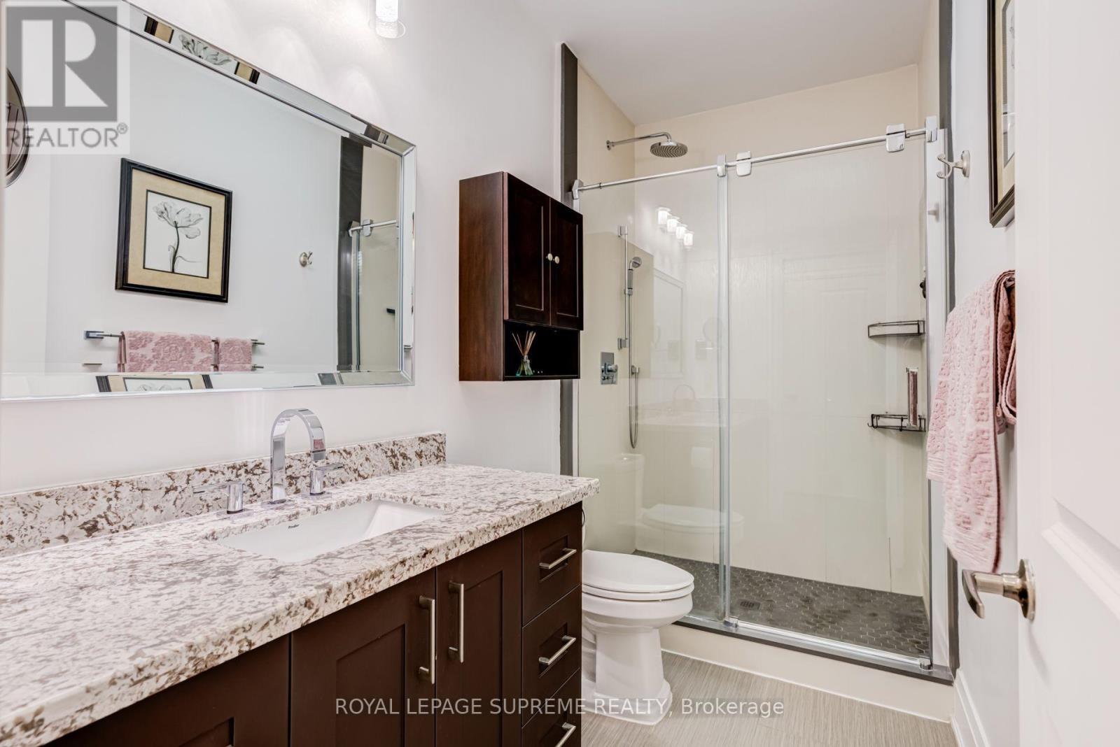 46B Strathnairn Avenue, Toronto, ON - Indoor Photo Showing Bathroom