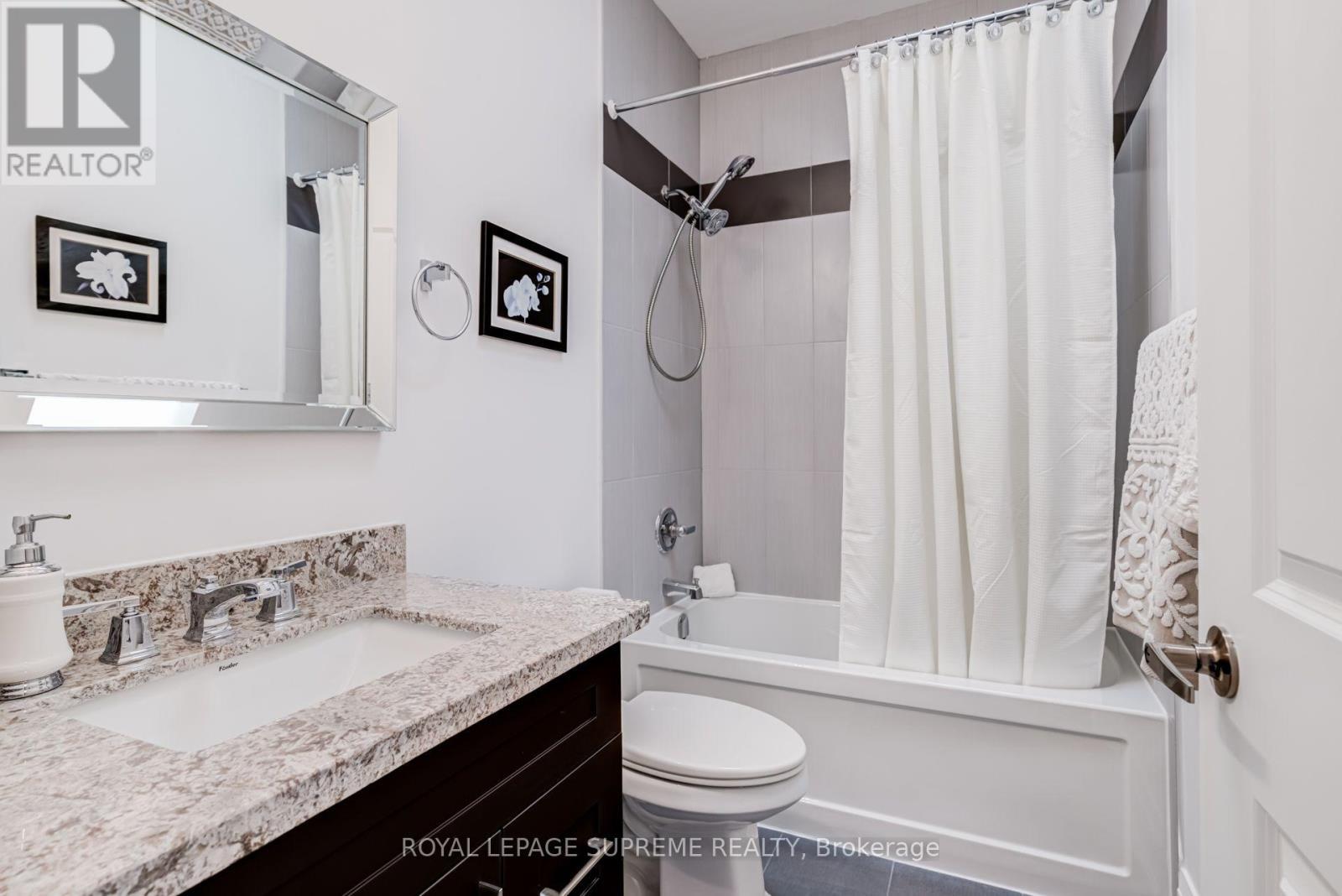 46B Strathnairn Avenue, Toronto, ON - Indoor Photo Showing Bathroom