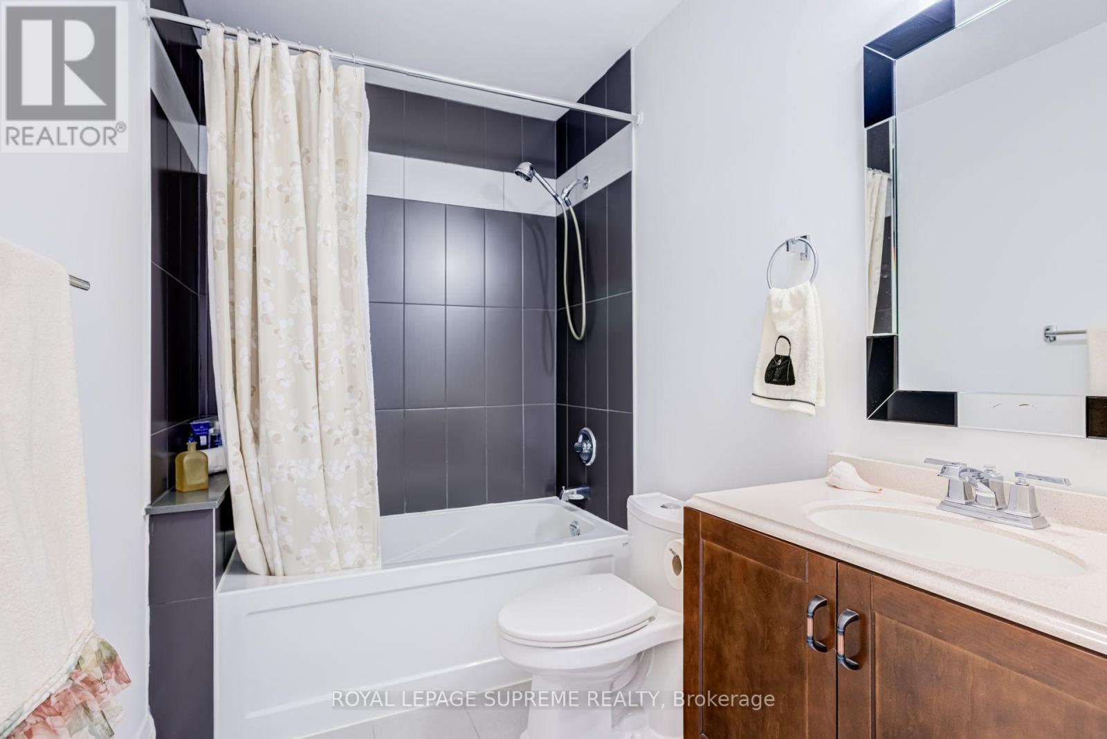 46B Strathnairn Avenue, Toronto, ON - Indoor Photo Showing Bathroom