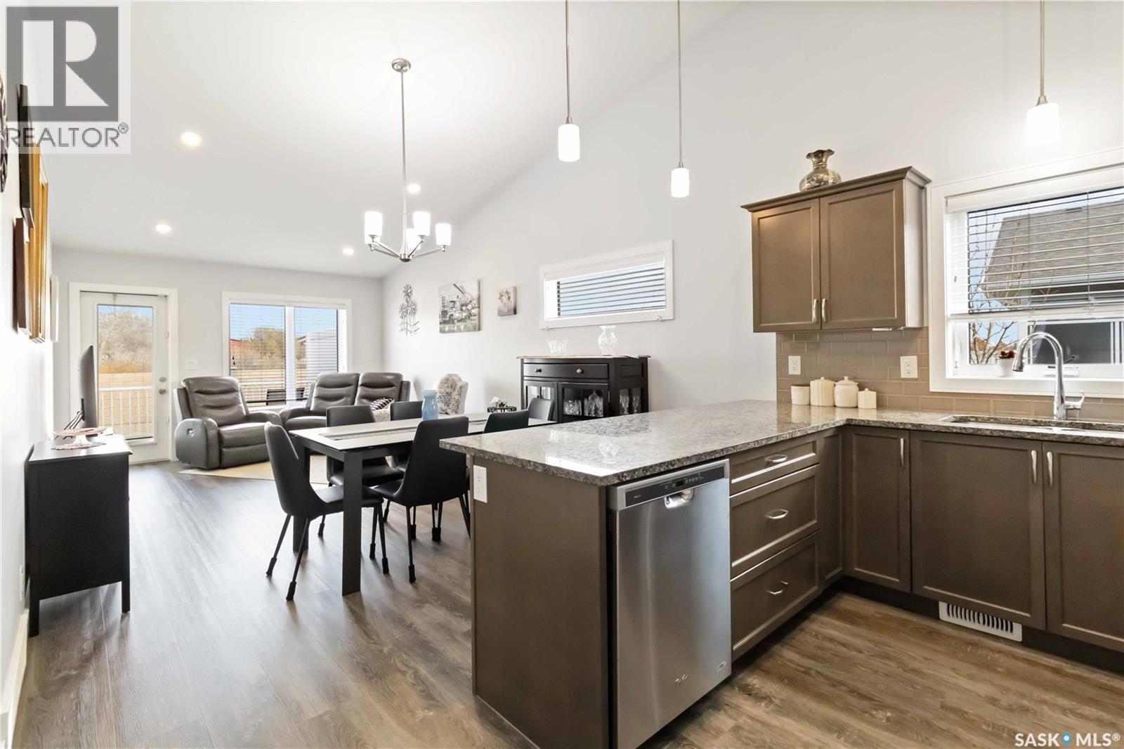 14 3214 11Th Street, Saskatoon, SK - Indoor Photo Showing Kitchen