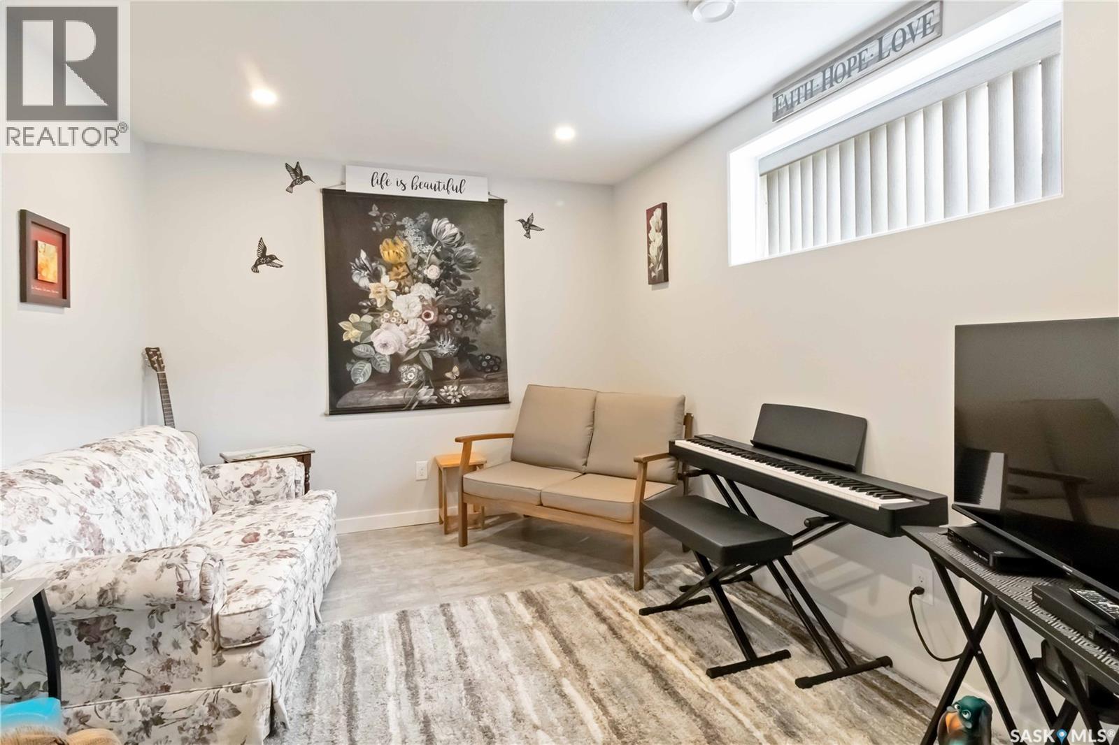 14 3214 11Th Street, Saskatoon, SK - Indoor