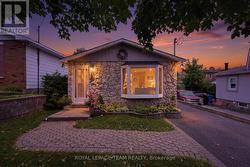 289 MONTFORT STREET Ottawa, ON K1L 5N7