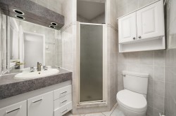 Salle de bains attenante à la CCP - 
