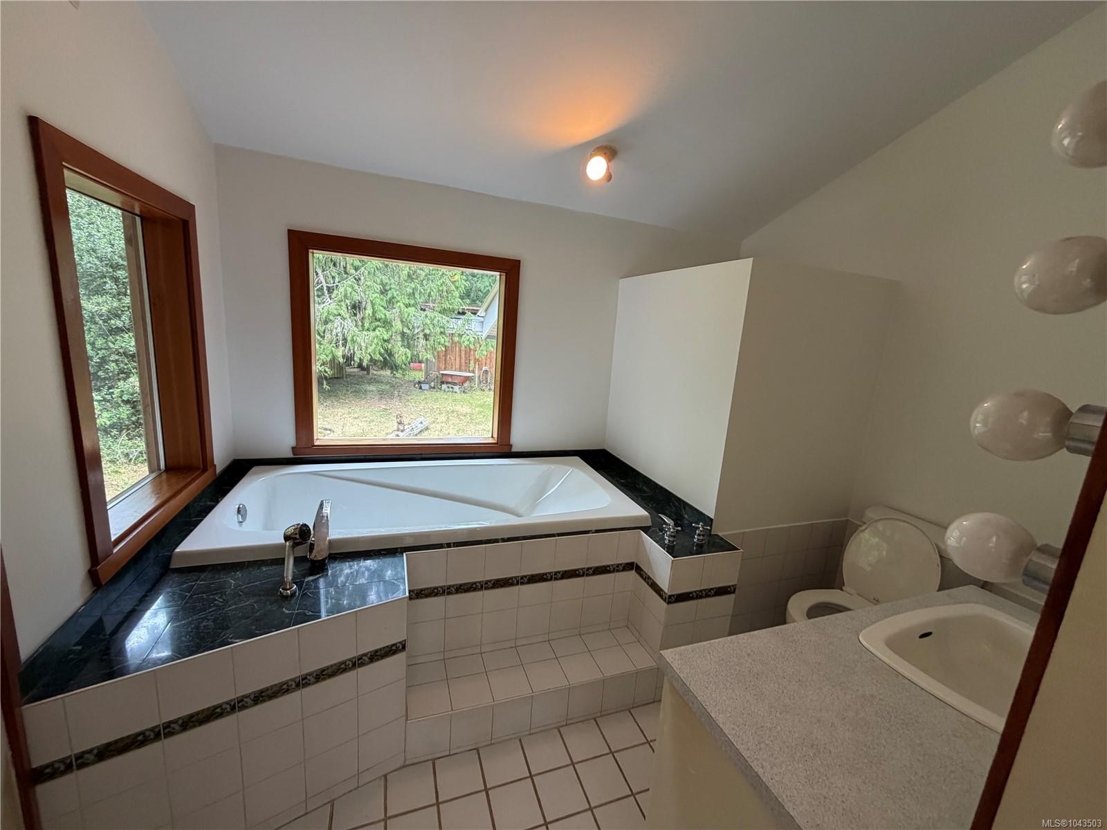 380 Parker Rd, Qualicum Beach, BC