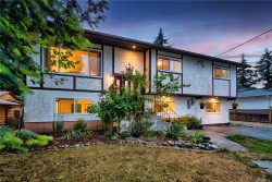 212 Kwassin Cres Lake Cowichan, BC V0R 2G0