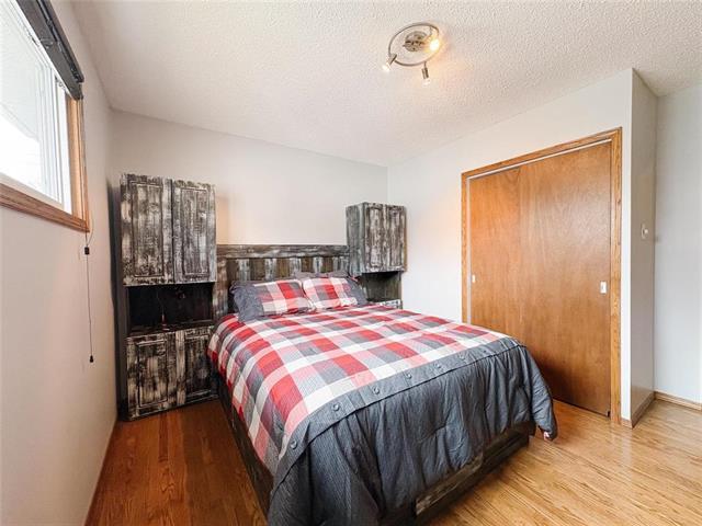 136 Newman Ave, Winnipeg, MB - Indoor Photo Showing Bedroom