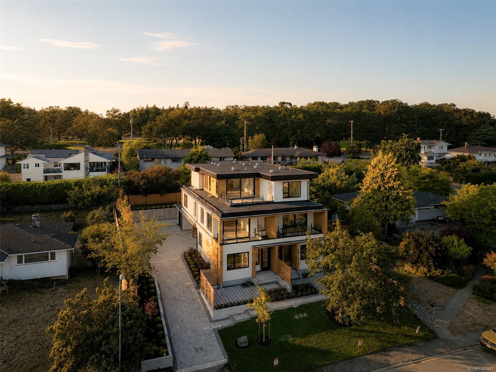 #1-3080 Oakdowne Rd, Oak Bay, BC