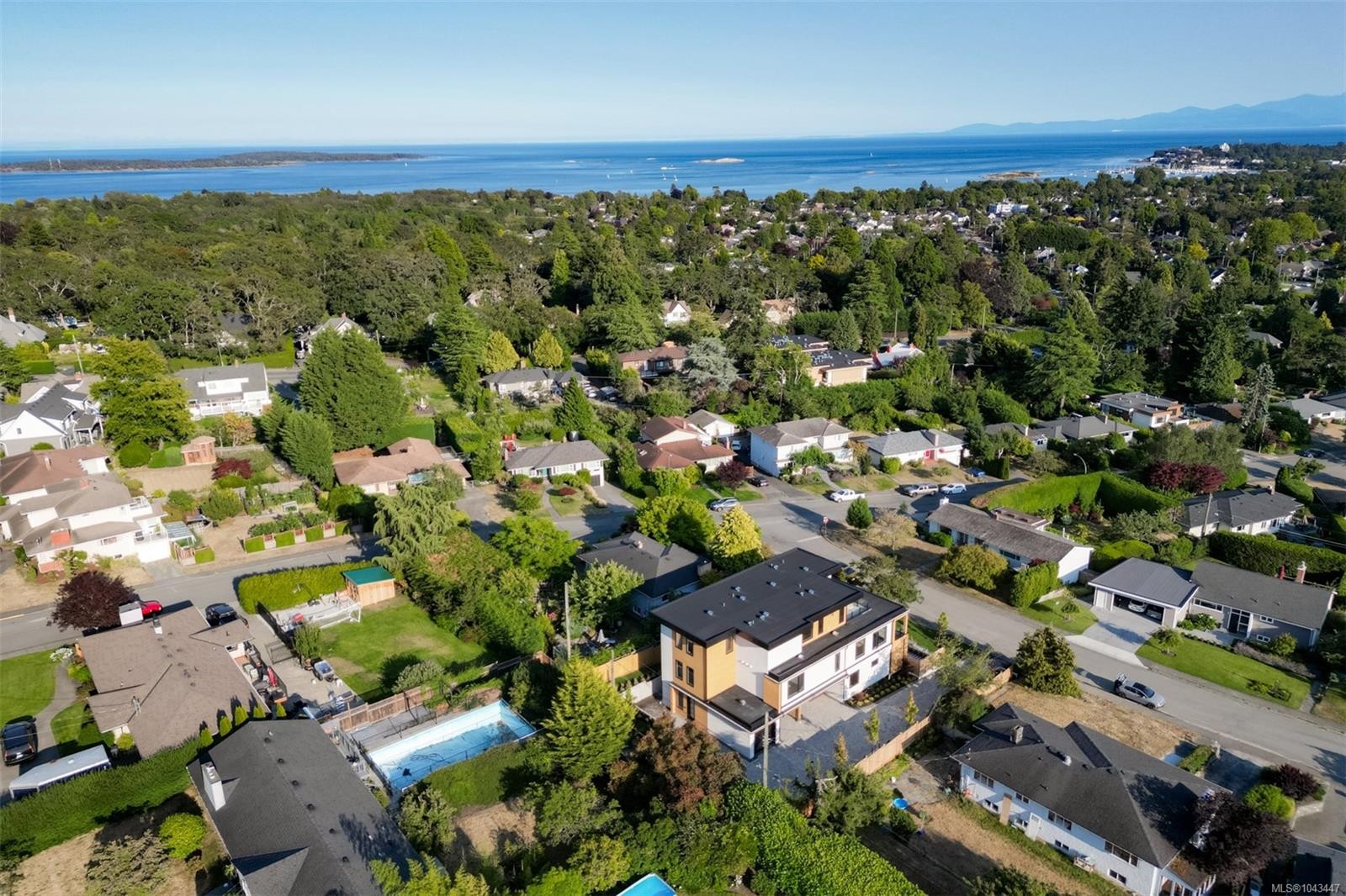#1-3080 Oakdowne Rd, Oak Bay, BC