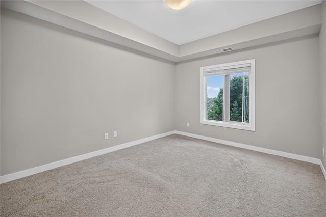 303-25 Van Hull Way, Winnipeg, MB - Indoor Photo Showing Other Room