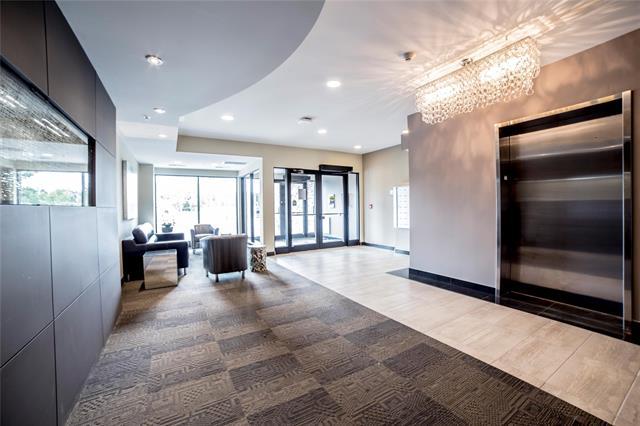 303-25 Van Hull Way, Winnipeg, MB - Indoor Photo Showing Other Room