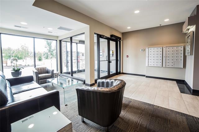 303-25 Van Hull Way, Winnipeg, MB - Indoor Photo Showing Other Room