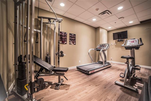 303-25 Van Hull Way, Winnipeg, MB - Indoor Photo Showing Gym Room