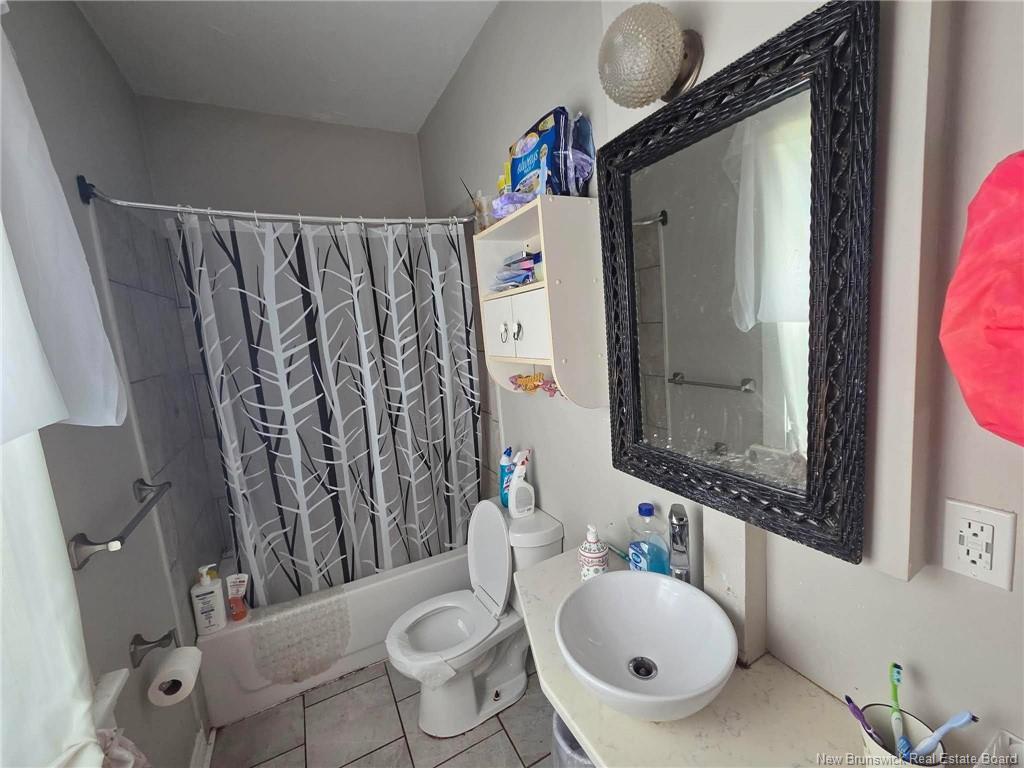 39-41 Norwood, Moncton, NB - Indoor Photo Showing Bathroom