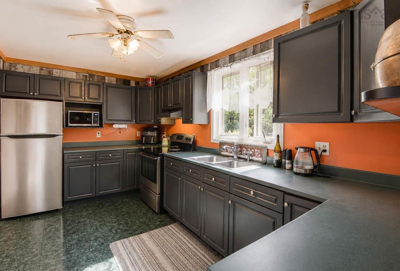 476 Trenton Road, New Glasgow, NS - Indoor Photo Showing Kitchen With Double Sink