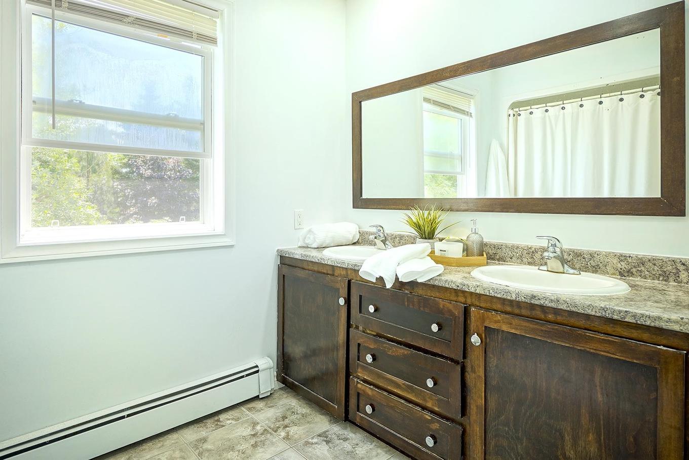 14 St. Catherines Avenue, Stratford, PE - Indoor Photo Showing Bathroom