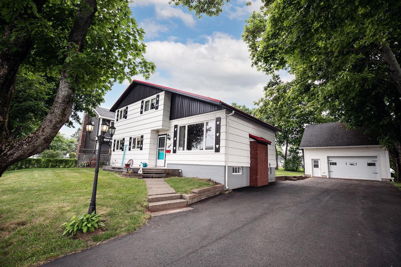8 Allison Avenue, Amherst, NS - Outdoor