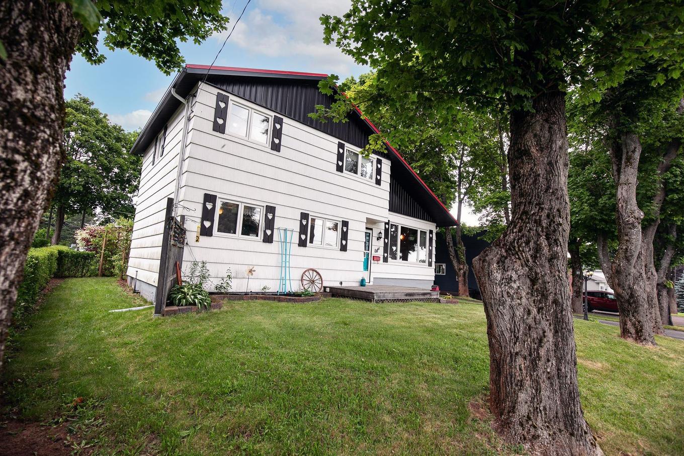 8 Allison Avenue, Amherst, NS - Outdoor
