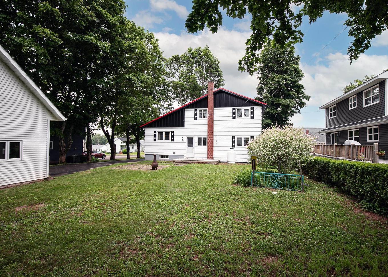 8 Allison Avenue, Amherst, NS - Outdoor