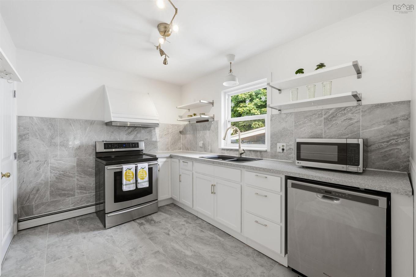 3312 Ashburn Avenue, Halifax, NS - Indoor Photo Showing Kitchen With Double Sink