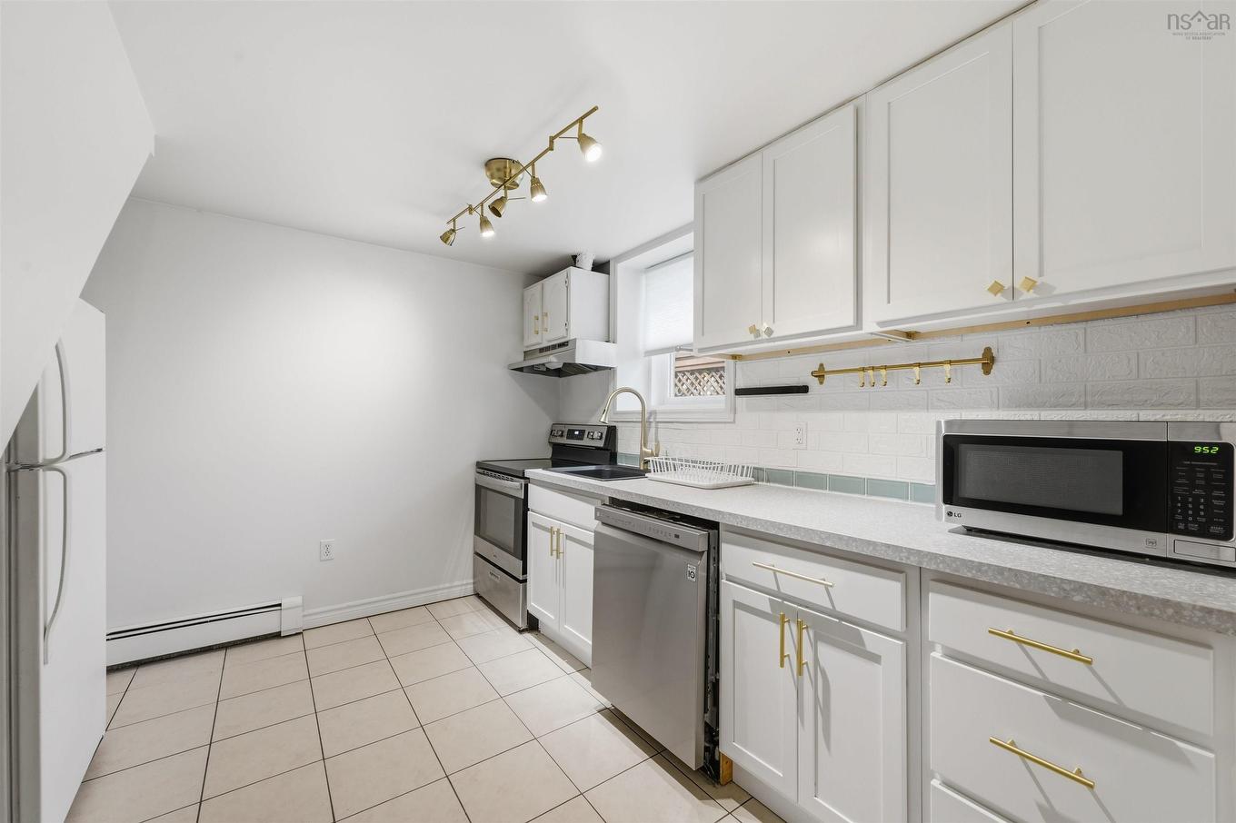 3312 Ashburn Avenue, Halifax, NS - Indoor Photo Showing Kitchen