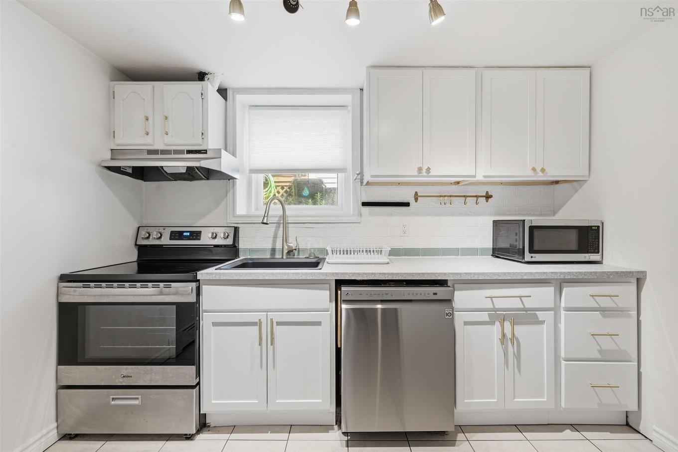 3312 Ashburn Avenue, Halifax, NS - Indoor Photo Showing Kitchen