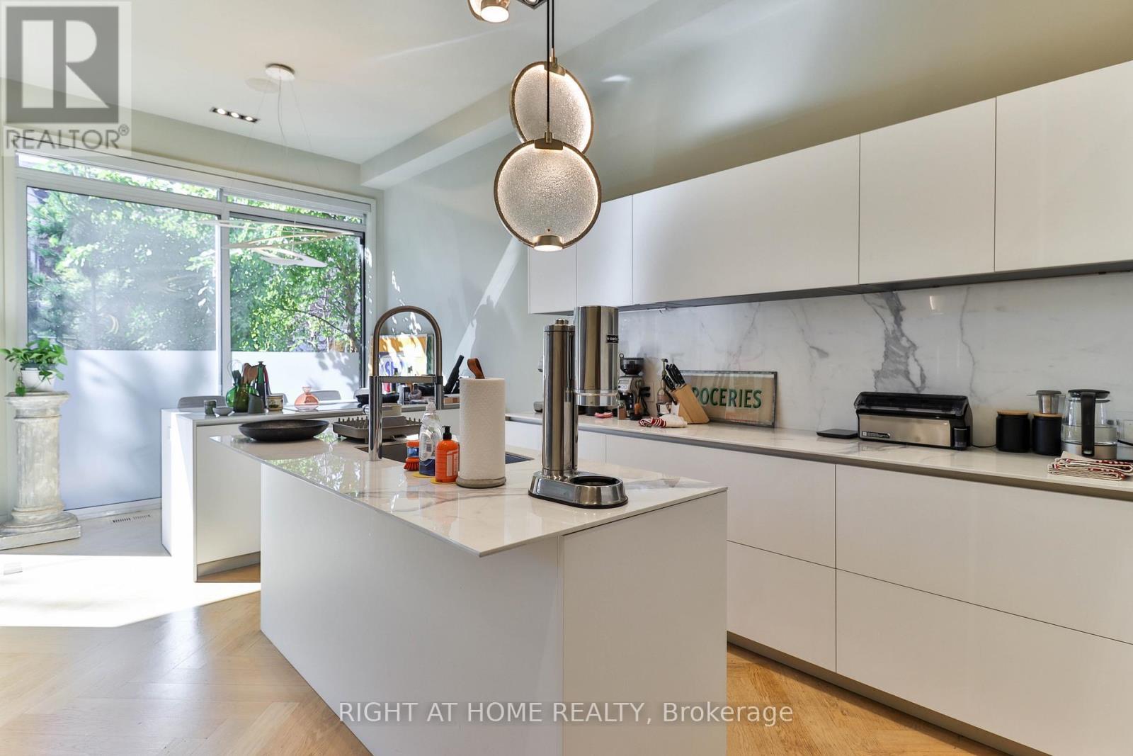 18 Mitchell Avenue, Toronto, ON - Indoor Photo Showing Kitchen
