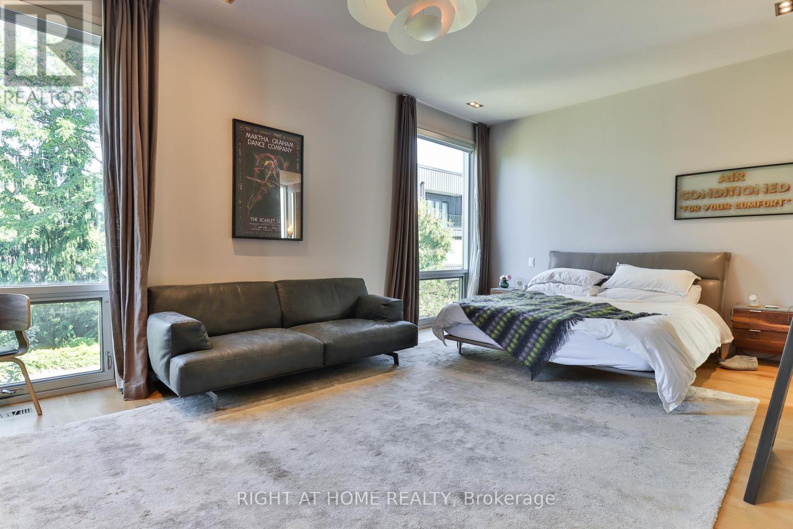 18 Mitchell Avenue, Toronto, ON - Indoor Photo Showing Bedroom