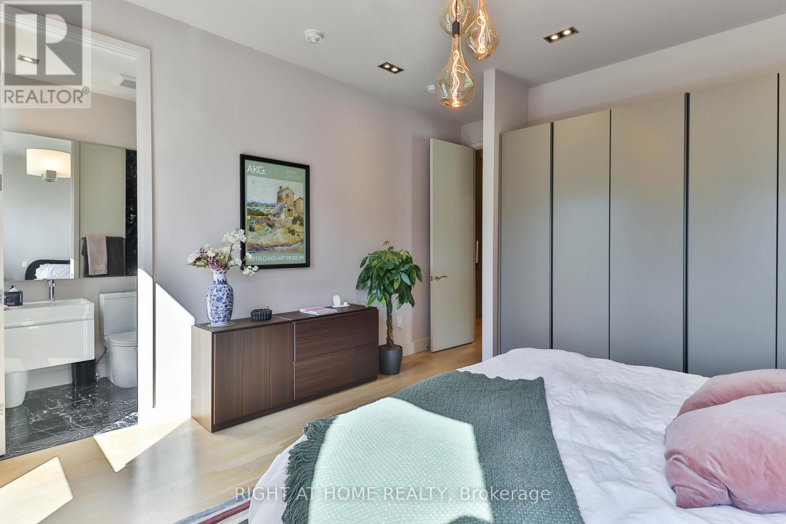 18 Mitchell Avenue, Toronto, ON - Indoor Photo Showing Bedroom