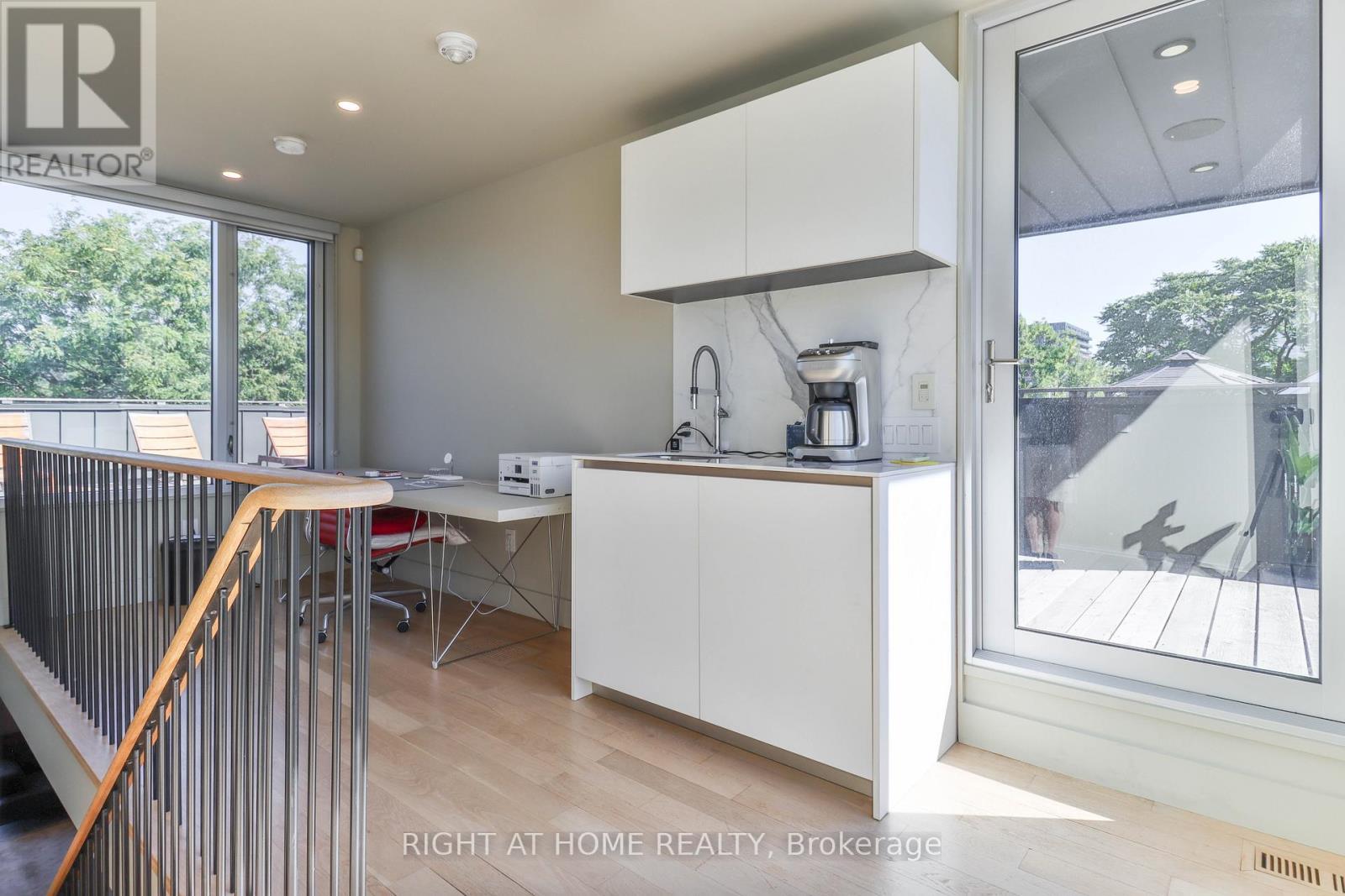 18 Mitchell Avenue, Toronto, ON - Indoor