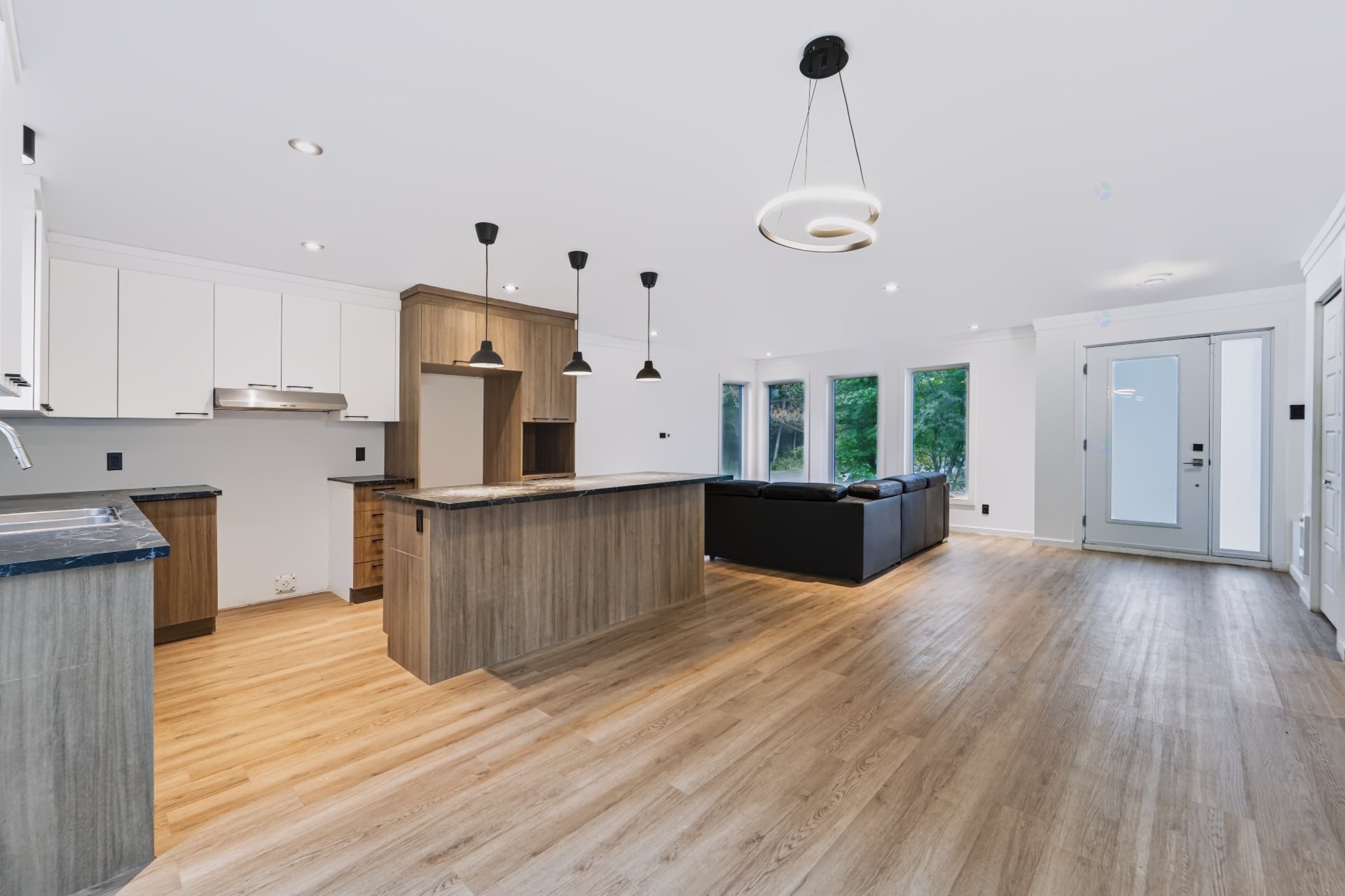 Salle à manger - 12 Rue Pierre, Saint-Lin/Laurentides, QC - Indoor Photo Showing Kitchen