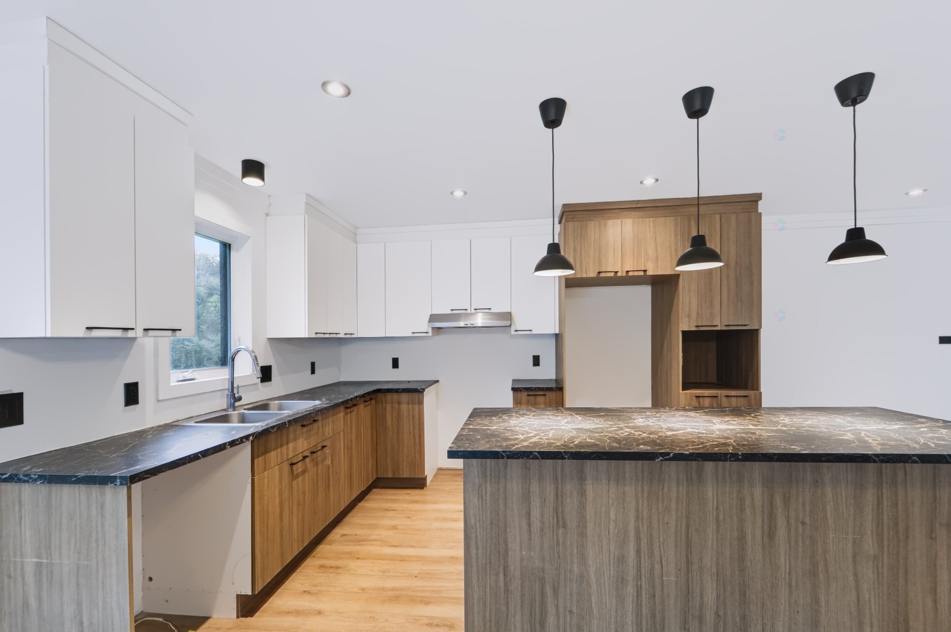 Cuisine - 12 Rue Pierre, Saint-Lin/Laurentides, QC - Indoor Photo Showing Kitchen With Double Sink