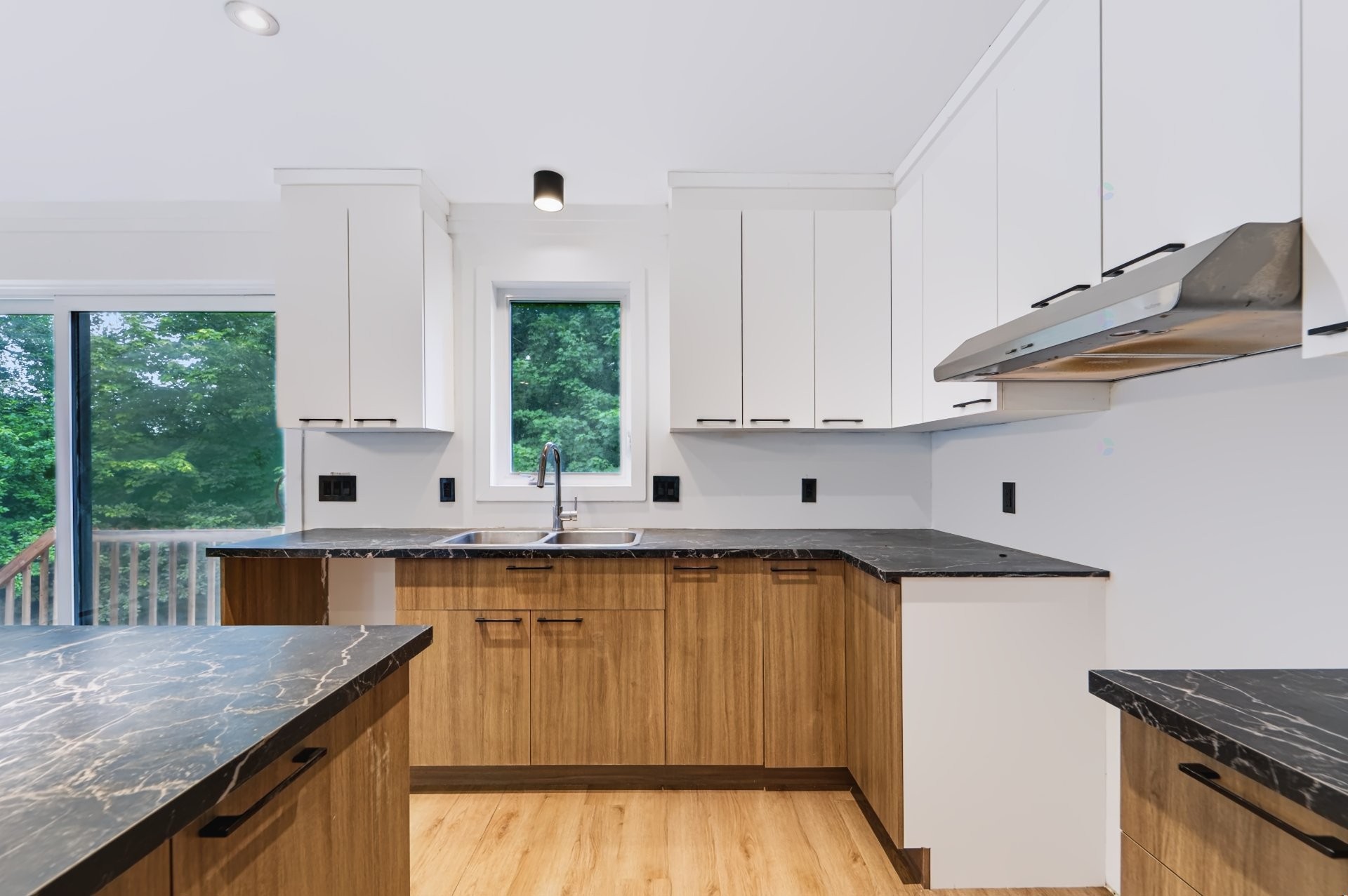 Cuisine - 12 Rue Pierre, Saint-Lin/Laurentides, QC - Indoor Photo Showing Kitchen With Double Sink