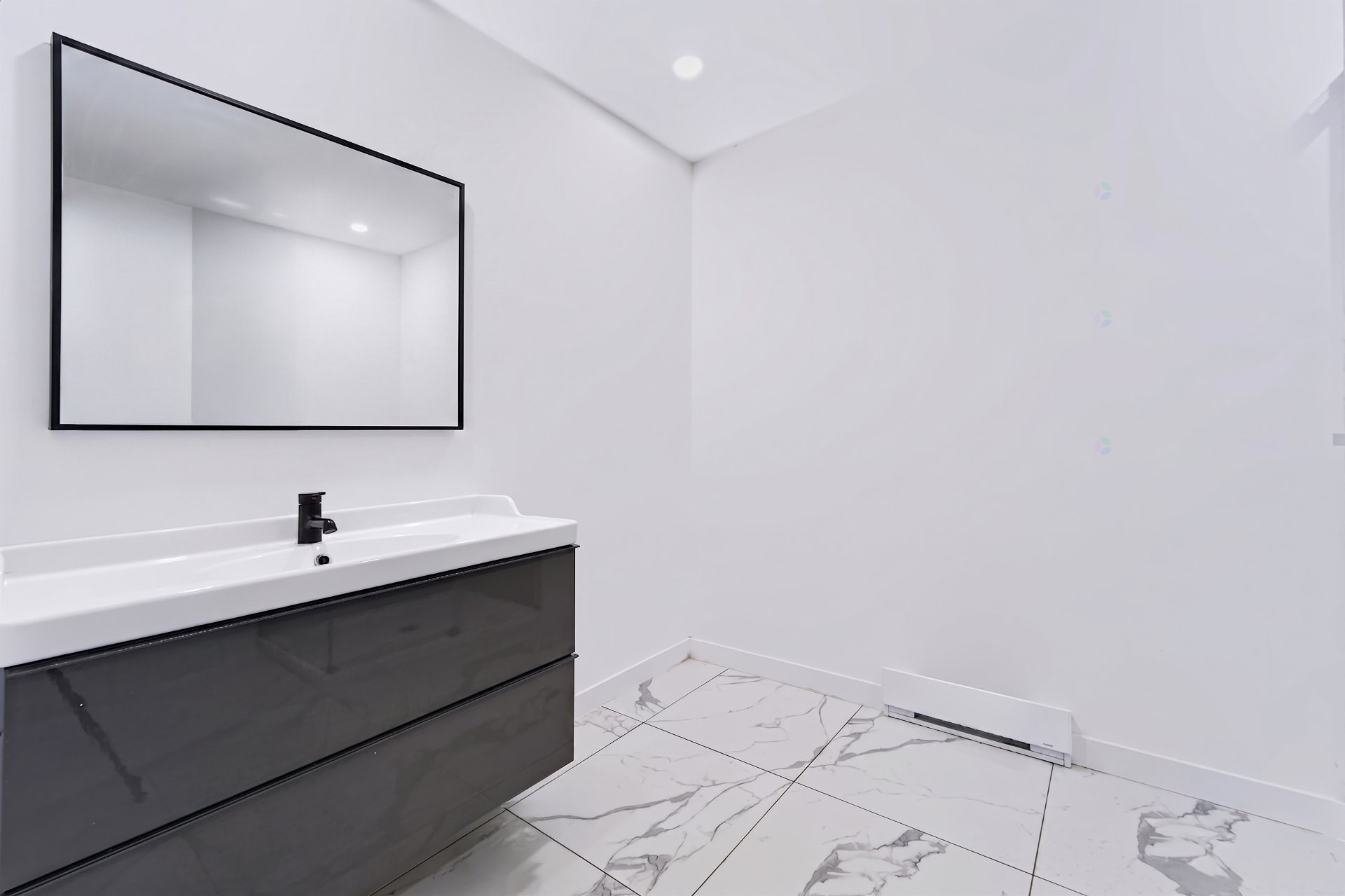 Salle de bains - 12 Rue Pierre, Saint-Lin/Laurentides, QC - Indoor Photo Showing Bathroom