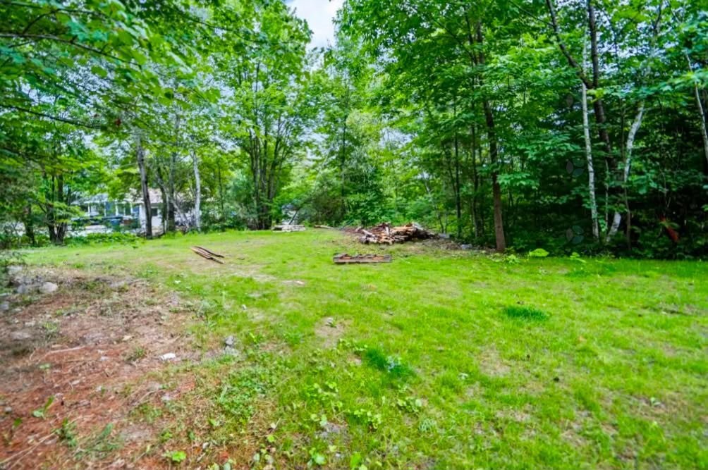Jardin - 12 Rue Pierre, Saint-Lin/Laurentides, QC - Outdoor